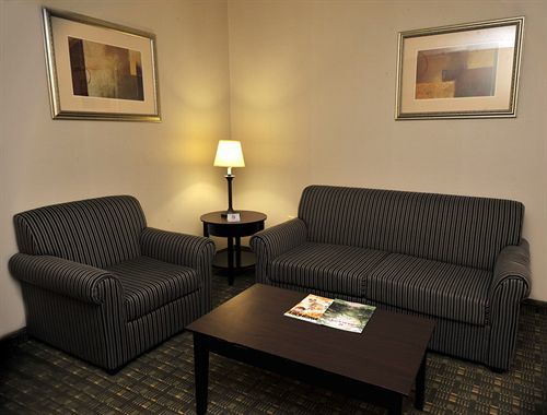 Ramada By Wyndham Newburgh/West Point Hotel Interior photo